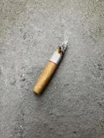 cigarett fimpar. rökning är dåligt för din hälsa foto