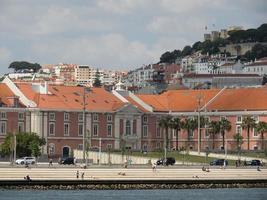 Lissabon vid floden Tagus foto