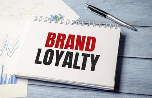 varumärke lojalitet text på kortet, koncept bakgrund foto