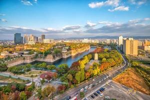 skyline av staden osaka i japan foto