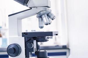 mikroskoplinser närbild.vetenskaplig och hälsovårdsforskning ba