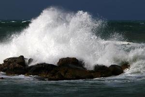 storm i Medelhavet utanför Israels kust foto