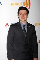 los angeles, 21 april - josh hutcherson anländer till den 23:e glaad media awards på westin bonaventure hotel den 21 april 2012 i los angeles, ca. foto