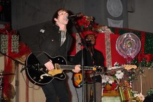 los angeles, 20 nov - Drake Bell på Hollywood och Highland Tree Lighting konsert 2010 på Hollywood och Highland Center Cour den 20 november 2010 i Los Angeles, ca. foto