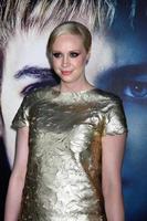 los angeles, 18 mars - gwendoline christie anländer till game of thrones säsong 3 premiär på den kinesiska teatern den 18 mars 2013 i los angeles, ca. foto