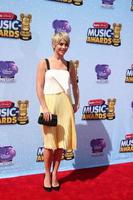 los angeles, 26 april - julianne hough vid 2014 radio disney music awards på nokia theater den 26 april 2014 i los angeles, ca. foto