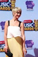 los angeles, 26 april - julianne hough vid 2014 radio disney music awards på nokia theater den 26 april 2014 i los angeles, ca. foto