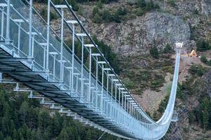 den längsta tibetanska bron i Europa, 600 meter lång och 200 meter hög i Canillos församling i Andorra foto