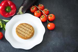 kotlett grönsak soja kött seitan färsk hälsosam vegetabilisk måltid mat mellanmål diet kopia utrymme mat bakgrund rustik ovanifrån vegan eller vegetarisk foto