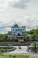 tasikmalaya, västra java, indonesien - 4 juni 2022. porträtt av al-jabbar cikalong moskén foto