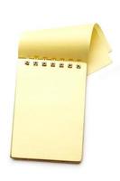 gult tomt anteckningsblock med öppen sida foto