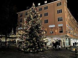 Zürich i Schweiz i december 2021. en vy över Zürich i Schweiz på natten foto