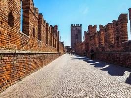 hdr castelvecchio bridge aka scaliger bridge i verona foto