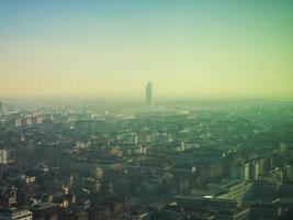 hdr flygfoto över turin med smog foto