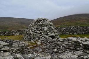 stenruiner av bikupa hyddor som finns i Irland foto