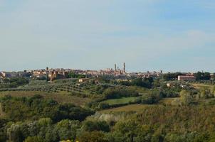 avlägsen utsikt över siena i Italien foto