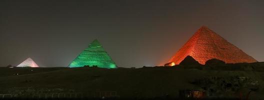 giza pyramidkomplex i Kairo, Egypten foto