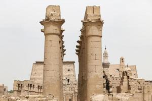kolonner i luxor tempel, luxor, egypten foto