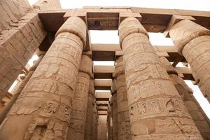 kolonner i hypostyle hall av Karnak tempel, Luxor, Egypten foto