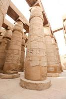 kolonner i hypostyle hall av Karnak tempel, Luxor, Egypten foto