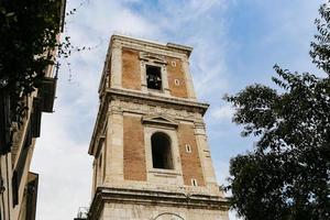 klocktornet i Santa Chiara-kyrkan i Neapel, Italien foto