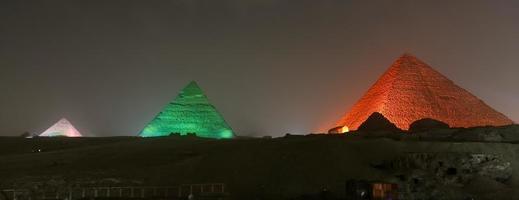 giza pyramidkomplex i Kairo, Egypten foto