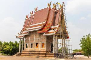 templet är under uppbyggnad på landsbygden i thailand foto