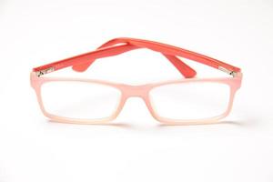rosa glasögon på vitt foto