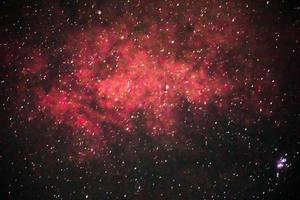 panoramabakgrund av skönheten i galaxens ådror, miljontals stjärnor med nebulosor på natten på den indonesiska himlen foto