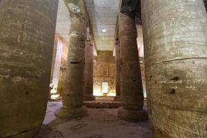 kolonner i abydos tempel, madfuna, egypten foto