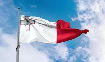 malta flagga - realistiska viftande tyg flagga. foto