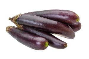 asiatisk aubergine på vit bakgrund foto