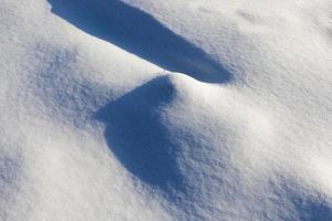 snödrivor efter snöfall på vintern foto