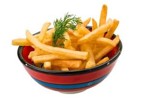 pommes frites i en skål på vit bakgrund foto