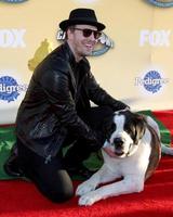 los angeles, 22 nov - gavin degraw at the fox s cause for paws - all-star hund spektakulär vid barker hanger den 22 november 2014 i santa monica, ca foto