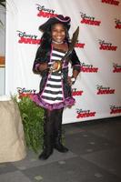 los angeles, 18 okt - trinitee stokes at the jake and the never land pirates - strid om bokkostymfestens premiär på Walt Disney Studios den 18 oktober 2014 i Burbank, ca. foto