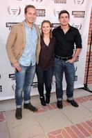 los angeles, 10 augusti - ryan hansen, kristen bell, chris lowell på the invisible children fourth estate s founders party på ucla den 10 augusti 2013 i Westwood, ca. foto