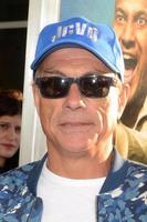 los angeles, 21 april - jean-claude van damme på keanu los angeles premiär på arclight hollywood teatrarna den 21 april 2016 i los angeles, ca. foto