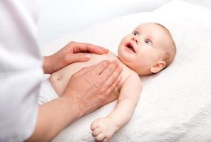 baby bröstmassage foto