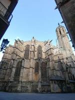 utsikt över baksidan av barcelona katedral foto