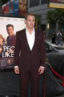 los angeles, 15 juni - chris pine anländer till folket som oss laff premiär på kungliga biografer på la live den 15 juni 2012 i los angeles, ca. foto