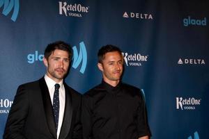 los angeles, 20 april - matt dallas anländer till 2013 års glaad media awards på jw marriott den 20 april 2013 i los angeles, ca. foto