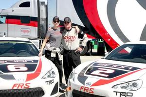 los angeles, 21 feb - tricia helfer, robert patrick vid grand prix av long beach pro kändistävlingsträning på willow springs internationella raceway den 21 mars 2015 i rosamond, ca. foto