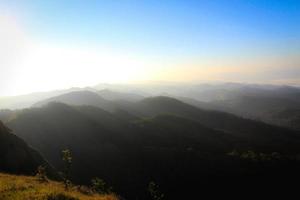 utsiktspunkt under vandringen uppför doi monta i tak-provinsen, thailand foto