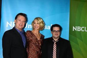 los angeles, 6 januari - bill pullman, jenna elfman, josh gad deltar på nbcuniversal 2013 tca winter press tour på langham huntington hotel den 6 januari 2013 i pasadena, ca. foto