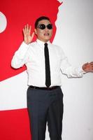 los angeles, 11 juli - psy anländer till röd 2-premiären på byteatern den 11 juli 2013 i Westwood, ca. foto