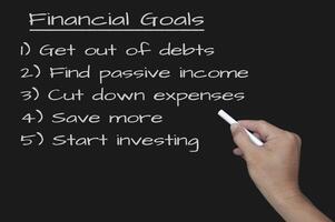 finansiella mål skrivna av svarta tavlan. affärs- och finansiell planering koncept. foto