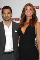 las vegas, 23 april - dj cotrona, adriane palicki anländer till paramount studios presentation på cinemacom 2012 på caesars palace den 23 april 2012 i las vegas, nv foto