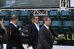 los angeles, 19 september - brad pitt anländer till världspremiären för moneyball på paramount theatre of the arts den 19 september 2011 i Oakland, ca. foto