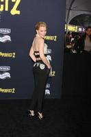 los angeles, 9 maj - elizabeth banks på pitch perfect 2 världspremiär på nokia teater den 9 maj 2015 i los angeles, ca. foto